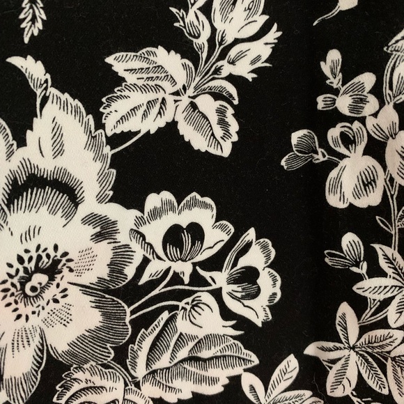 Black and white floral printed dress - Picture 9 of 9